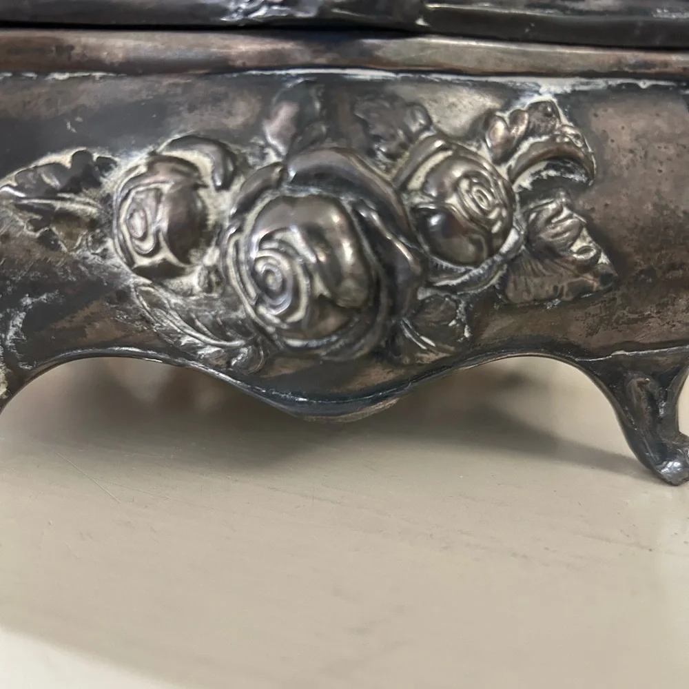 Roger’s Silverplate Co. Floral Roses Jewelry Trinket Box. 3 1/2” H. Vintage